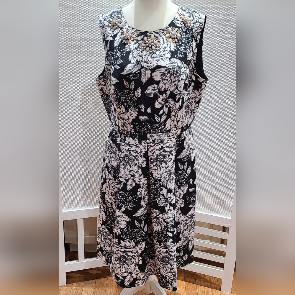 Adrianna Papell Floral Sleeveless Dress in Black and White Gems Faux Pearls